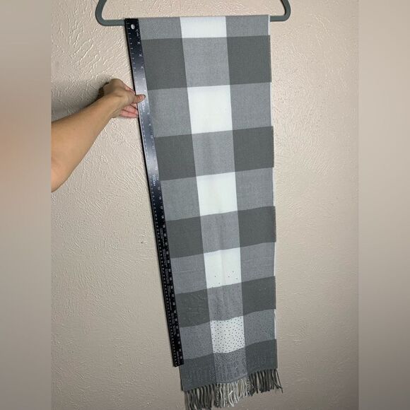 Victorias secret woven long scarf fringe checkered white gray VS - Picture 8 of 8
